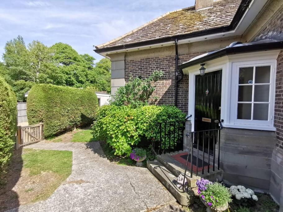 Beautiful Gate House A 4 Minute Walk From Beach 보그너레지스 외부 사진